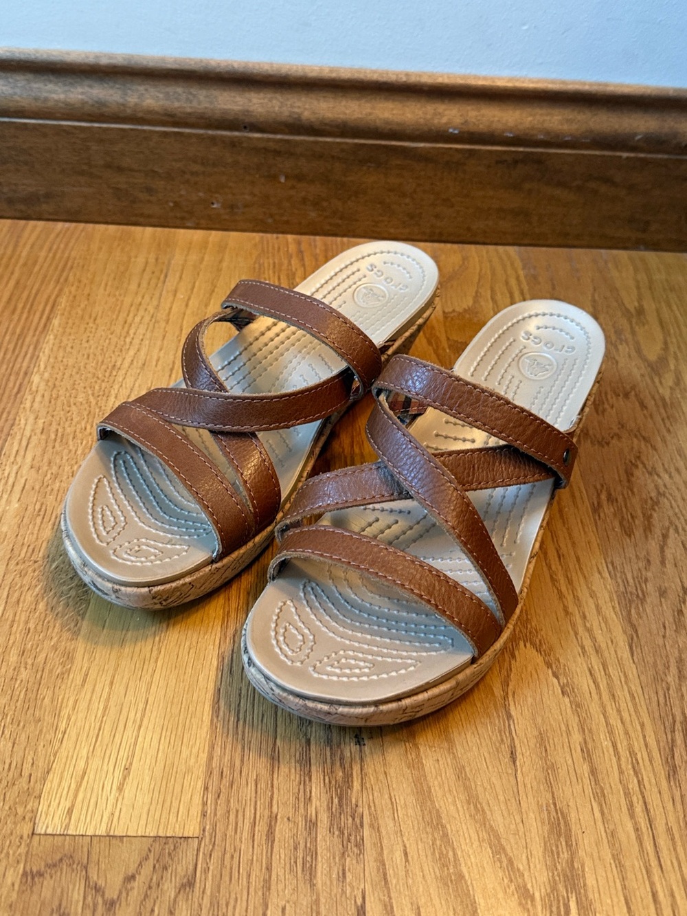 Crocs Aleigh Leather Cork Wedge Sandals Women’s Size 7